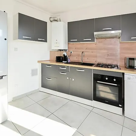 Le Coeur De - 20min De La Gare Apartment *